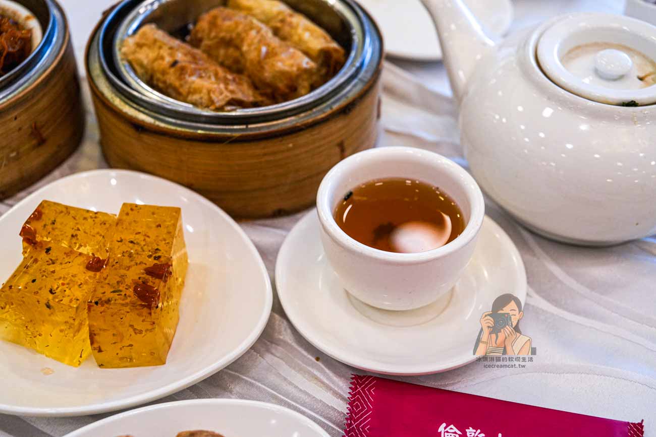 倫敦大酒樓【香港旺角美食】50年推車飲茶,菜單必吃椰皇燕窩燉鮮奶 @冰淇淋貓的軟爛生活 倫敦大酒樓【香港旺角美食】50年推車飲茶,菜單必吃椰皇燕窩燉鮮奶 @冰淇淋貓的軟爛生活