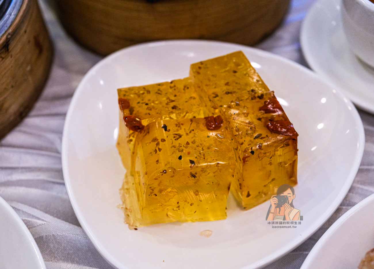 倫敦大酒樓【香港旺角美食】50年推車飲茶，菜單必吃椰皇燕窩燉鮮奶 @冰淇淋貓的軟爛生活