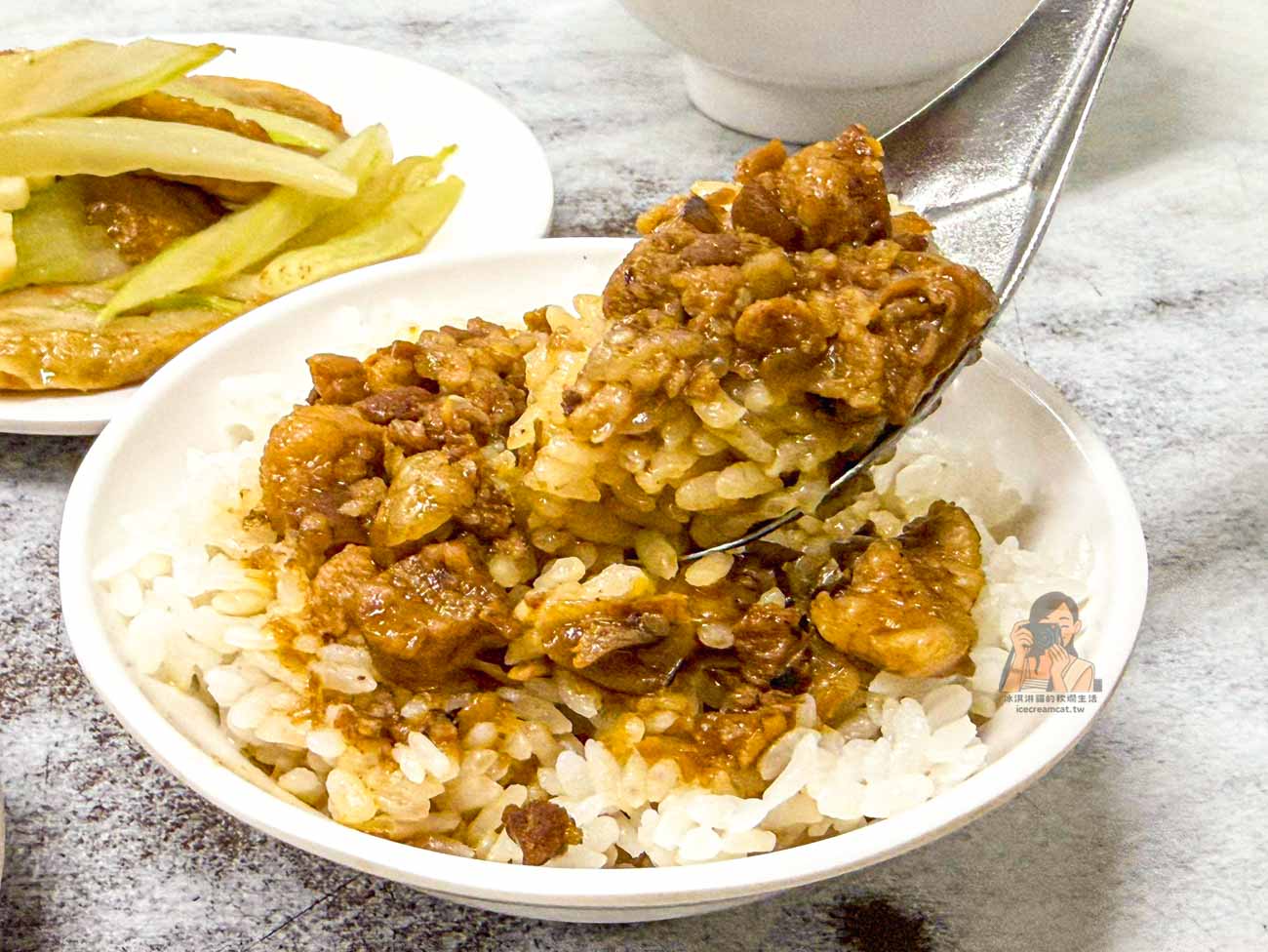 板橋裕民街夜市美食|阿益魯肉飯15元滷肉飯、平價便當,新埔站必吃小吃 @冰淇淋貓的軟爛生活 板橋裕民街夜市美食|阿益魯肉飯15元滷肉飯、平價便當,新埔站必吃小吃 @冰淇淋貓的軟爛生活