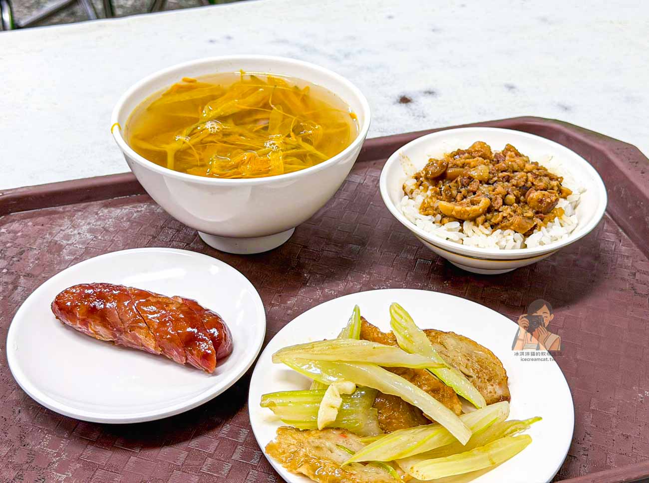 板橋裕民街夜市美食|阿益魯肉飯15元滷肉飯、平價便當,新埔站必吃小吃 @冰淇淋貓的軟爛生活 板橋裕民街夜市美食|阿益魯肉飯15元滷肉飯、平價便當,新埔站必吃小吃 @冰淇淋貓的軟爛生活