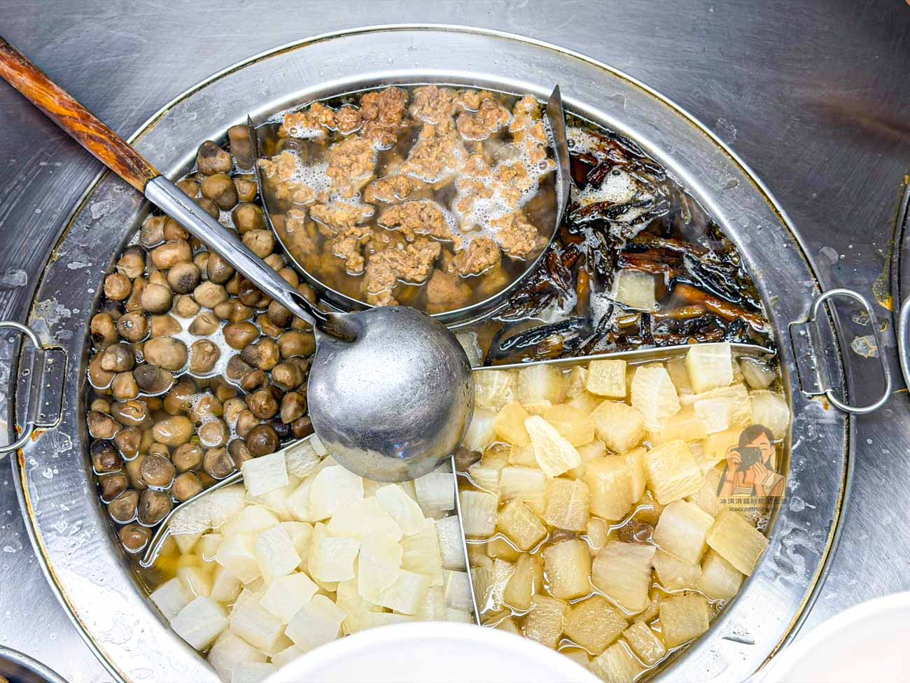板橋裕民街夜市美食｜阿益魯肉飯15元滷肉飯、平價便當，新埔站必吃小吃 @冰淇淋貓的軟爛生活