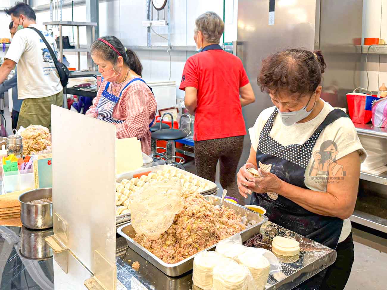 東門中繼市場|東門市場搬家新址、攤位與營業時間,必吃米粉湯美食整理 @冰淇淋貓的軟爛生活 東門中繼市場|東門市場搬家新址、攤位與營業時間,必吃米粉湯美食整理 @冰淇淋貓的軟爛生活