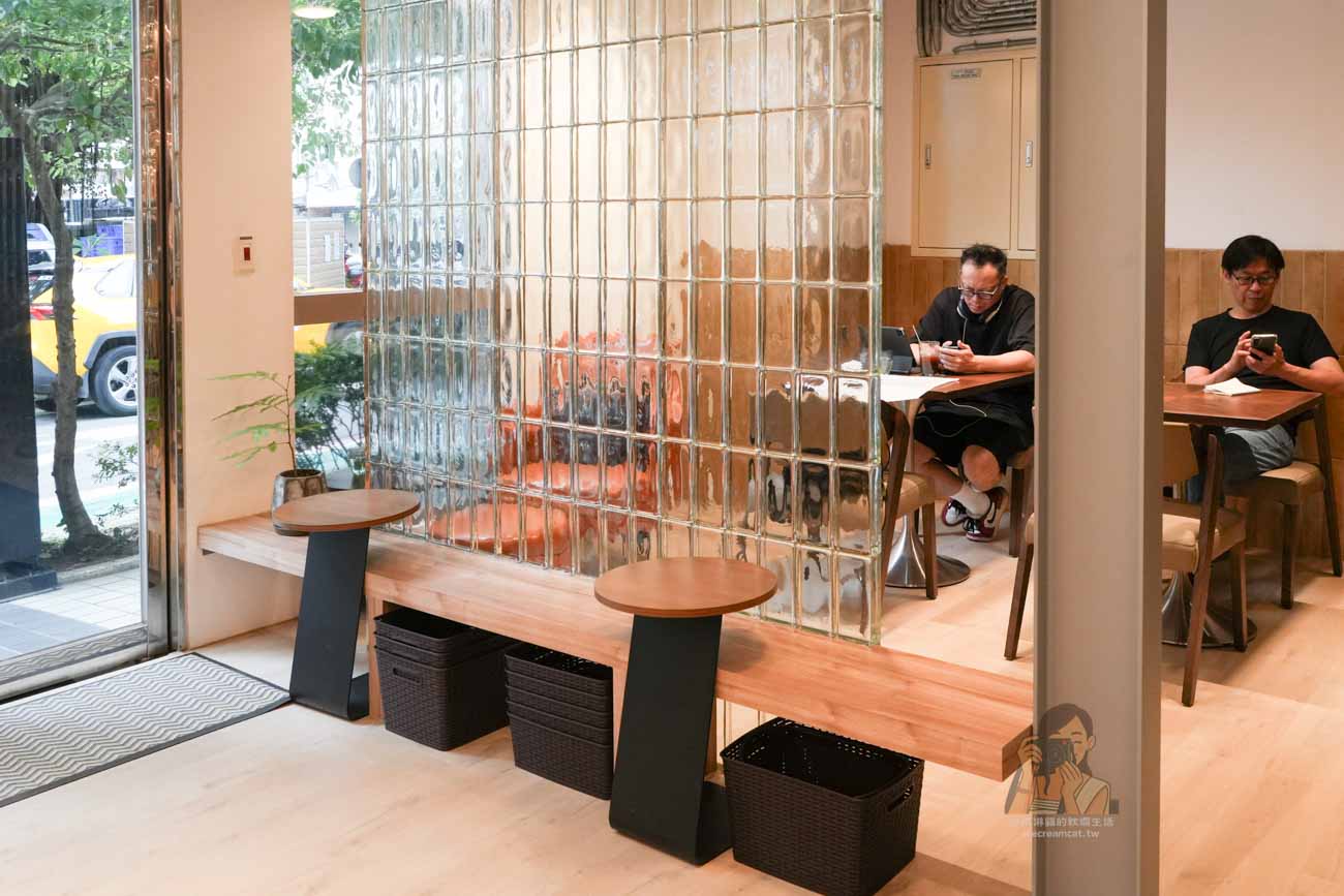 【AVC Coffee Roasters】台北中山區黑膠咖啡廳，自家烘焙咖啡（行天宮站美食） @冰淇淋貓的軟爛生活